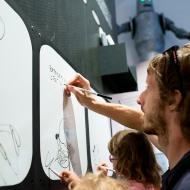 Komiks o šnekovi, který se bojí toho robota nahoře, a nakonec sveze na ulitě princeznu