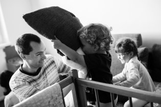 Ranní polštářová bitva se strejdou Ondrou