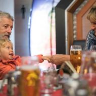 Děda s babičkou nás vytáhli do nové indické restaurace