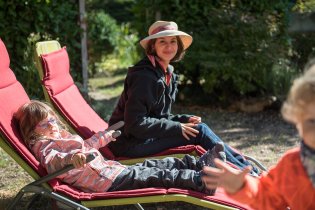 Dopolední rodinná pohoda na zahradě