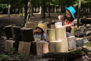 Nenašli jsme žádné vhodné odpočívadlo na svačinu, tak jsme si museli jedno postavit