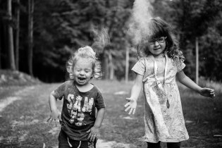 To je přece jasné, budeme ho po sobě házet!