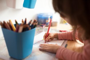 Bratranec Matyáš má první narozeniny, je potřeba vyrobit přání