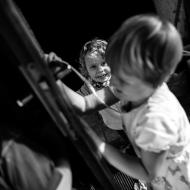 Oblíbená hra na vězení v mezidveřním prostoru farní kavárny