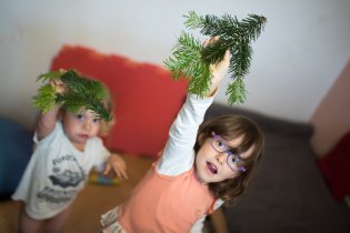 Zbytky po výrobě adventního věnce lze mimojiné použít pro mezigalaktické lety...