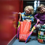 Deštníky vybaveni, na vše připraveni, vyrážíme do Prahy