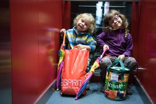 Deštníky vybaveni, na vše připraveni, vyrážíme do Prahy