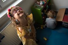 Místní šperky se musí hned všechny vyzkoušet