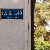 Naučnou stezkou po Strašnicích vřele doporučujeme, zejména milovníkům architektury