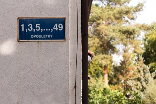 Naučnou stezkou po Strašnicích vřele doporučujeme, zejména milovníkům architektury