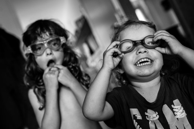 Chystáme vybavení na Verunčinu první návštěvu bazénu