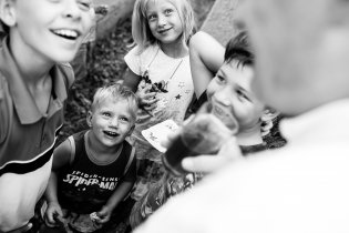 Tý jo, pan farář i japonsky umí!