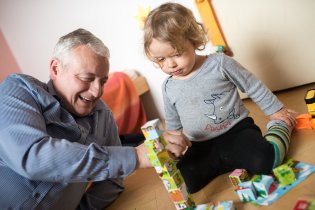 Když se staví komín, musí se vždycky postavit trochu šikmo...