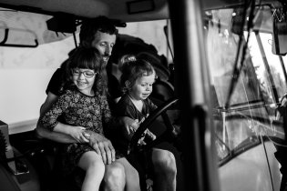 Řídit traktor? Tak to jó, to by je bavilo!