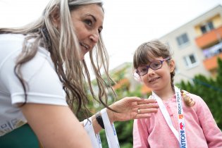 Verunka letos ještě neběžela, tak dostala medaili aspoň "Za krásu" :-)
