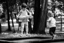 Na trampolínu raději s plovacím kruhem, jeden nikdy neví...