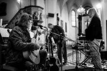 Zatímco o kus vedle probíhá klíšťodrama, Oboroh se v klidu připravuje na vystoupení :-)