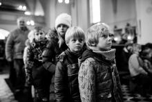 Spojení generací - ve frontě na přijímání