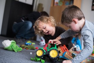 Radovánku, neper se prosím s klienty o traktor!