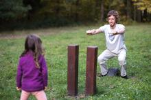 Houpání na imaginární houpačce nečekaným způsobem posiluje kvadricepsy