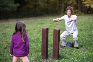 Houpání na imaginární houpačce nečekaným způsobem posiluje kvadricepsy