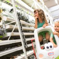 Vyhlídková jízda v Unihobby, autíčka mají naštěstí patrová