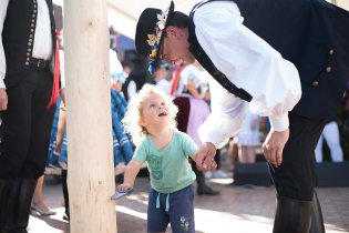 Ještě nám tu májku nekácej, šohajku!