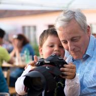Tomovi roste ve farnosti zdatná fotografická konkurence