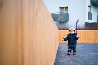 Lední hokej jsme letos bohužel nestihli, tak aspoň provětráme naše nové asfaltové hřiště