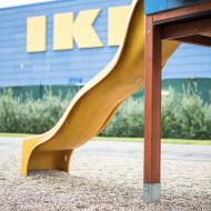 Verunka s maminkou poprvé v IKEA, tatínek s Radovánkem se mezitím schovávají před deštěm