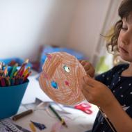 Po kom je ta holka tak tvořivá?