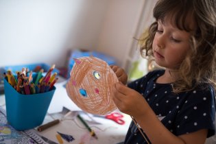 Po kom je ta holka tak tvořivá?