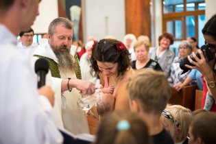 Ve společenském centru se právě křtilo