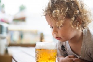 A zvědavost při pohledu do půllitru