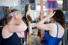 A jakže se ta čelenka nasazuje?