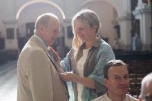 Na tento ceremoniál musí být uzel na kravatě dokonale vymazlený