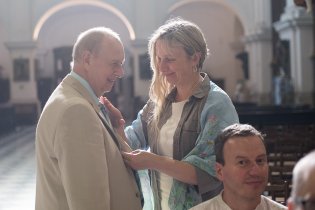 Na tento ceremoniál musí být uzel na kravatě dokonale vymazlený