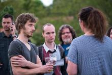 Tom by se od Evy rád nakazil její schopností zorganizovat s nadšením a úspěšně jakoukoli akci