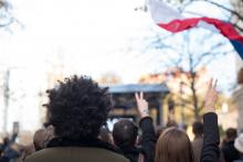 ... akorát přes tu profláklou obří kštici nic neviděl :-)