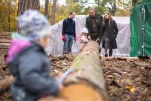 Naučné lesnické kolečko - zde např. měříme objem klády