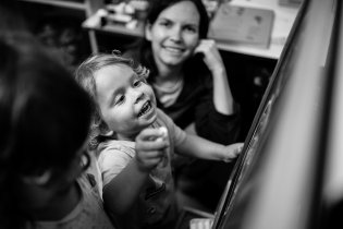 Nedávno jsme si říkali, jestli by už Radovánek podle tabulek neměl začít kreslit hlavonožce. O pár dní se najednou na tabuli jeden objevil :-)