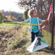Jiné účastnici drakiády jejího draka useklo nízko letící letadlo, ve srovnání s tím byl tento Radovánkův karambol malicherný :-)