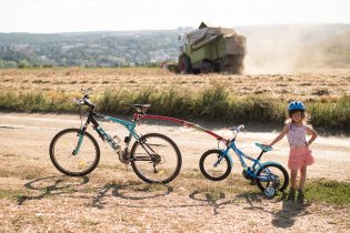 Na Bystrc se řítí zdivočelý kombajn, zachraň se kdo můžeš!