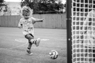 ... a večer ještě vyzkoušet nové branky u nás na hřišti