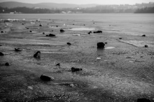 Nová sněhová rolba na přehradě své využití letos opět nenašla, tak třeba příště...