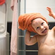 Můj úkol zní dostat ten ručník co nejrychleji z hlavy, je to tak?