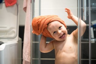 Můj úkol zní dostat ten ručník co nejrychleji z hlavy, je to tak?