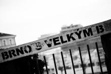 Znáte to: vyprovodíte kamarádku na nádraží a pak si jen tak vyšlápnete k Petrovu a trochu přitom fotíte. Jako za mlada.