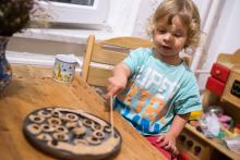 Tom s nemocným Radovánkem zatím upekli krekry s olivami