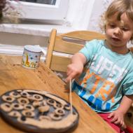 Tom s nemocným Radovánkem zatím upekli krekry s olivami